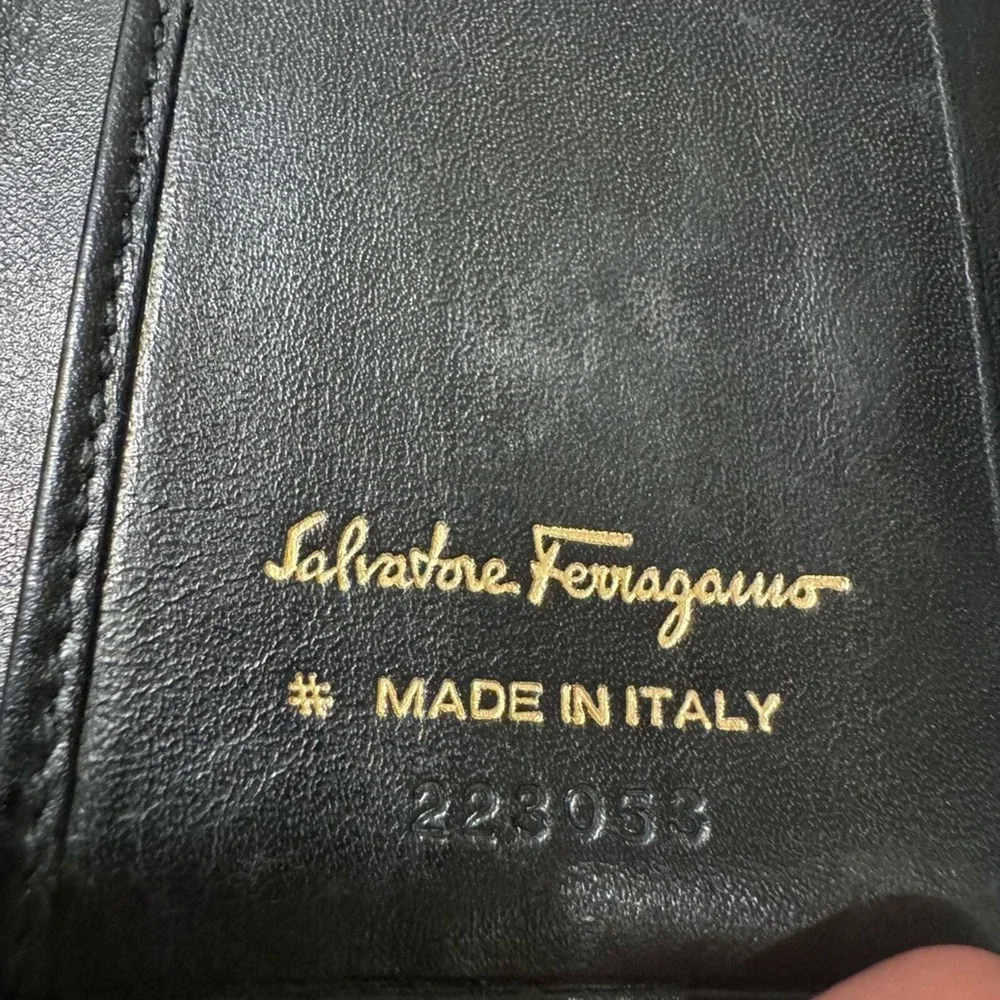 Salvatore Ferragamo Vara Black Leather Compact Bifold Wallet Coin Purse‎